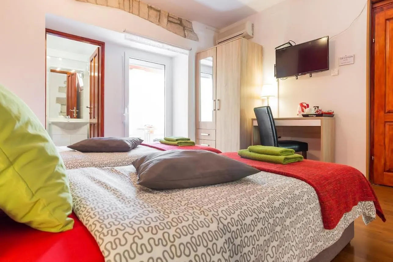 Room Dante Square - Top City Centre Pula 0*,  Croatia