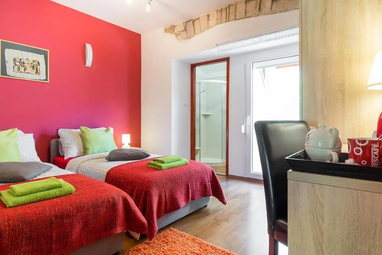 Room Dante Square - Top City Centre Pula Apartment